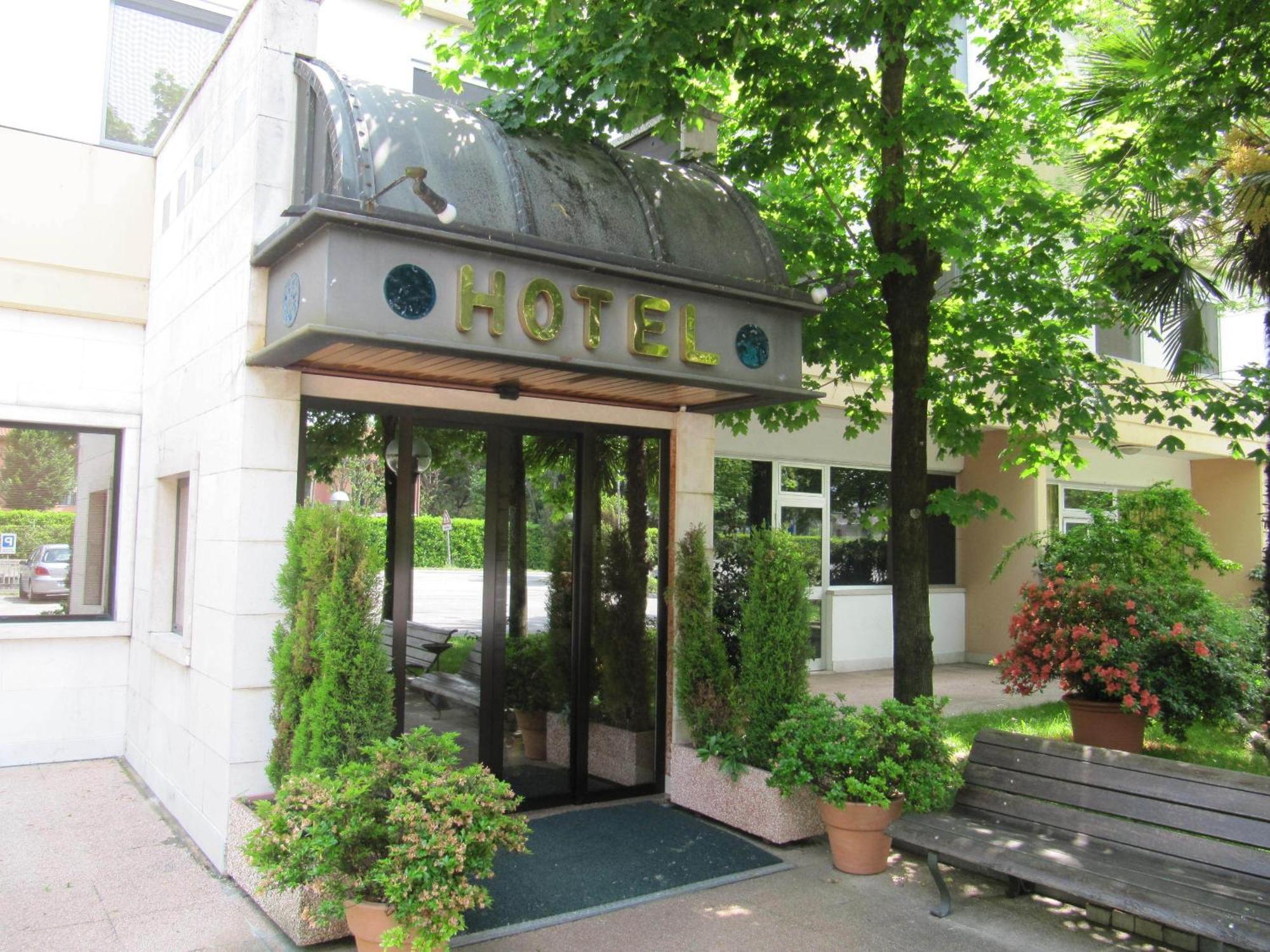 Hotel Garden Noale Extérieur photo